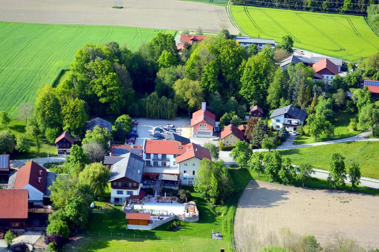 Hotel Gasthof-Strasser Tumeltsham Exterior photo